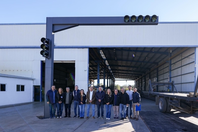 Anuncia Toño Astiazarán semáforos inteligentes con cámaras